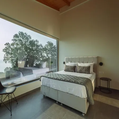 Villa In Zakynthos With Sea Views & Pool Vasilikí